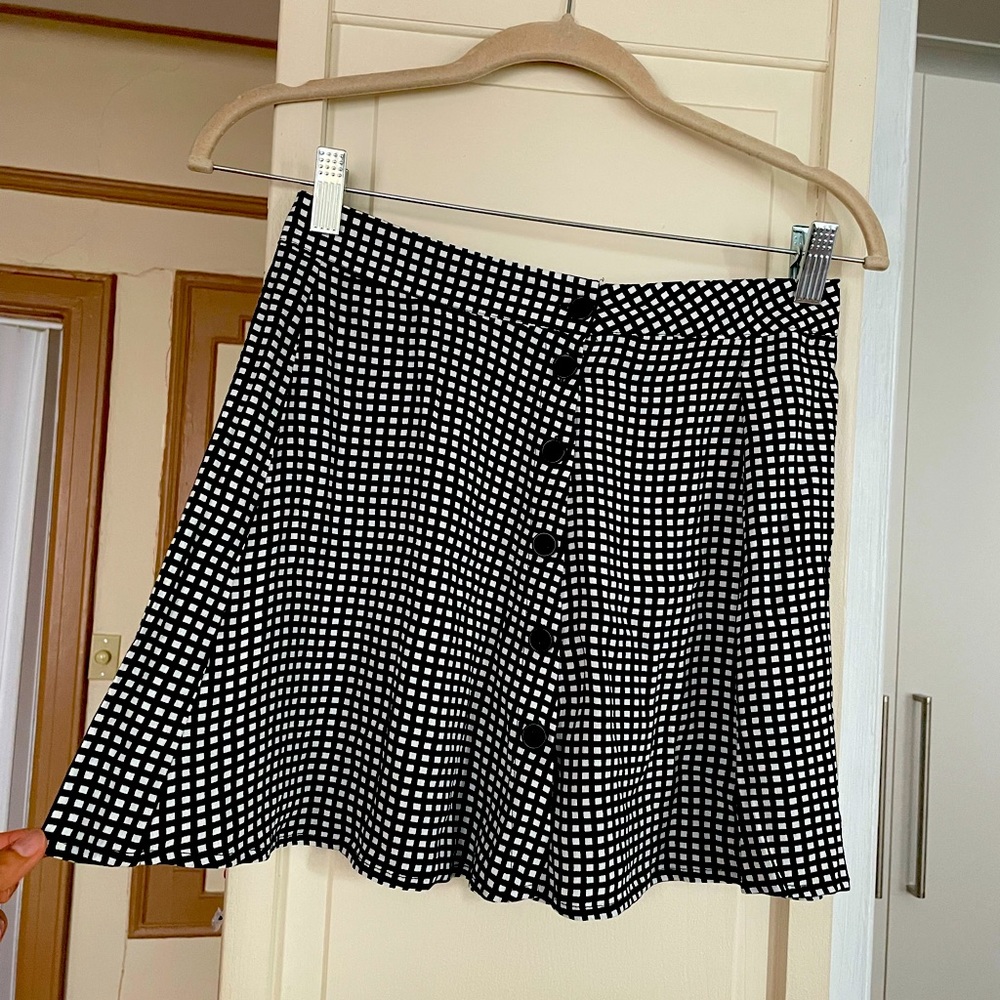 Black and white mini skater skirt.